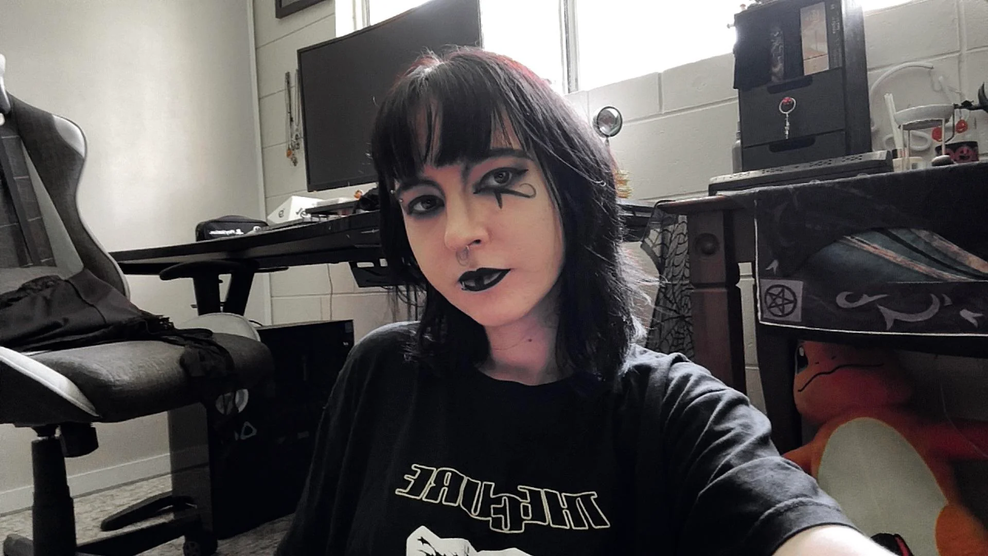 simple trad goth makeup